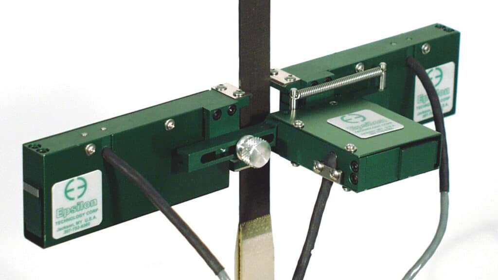 bi-axial_extensometer_testing_composite_material-Model_3560-overview