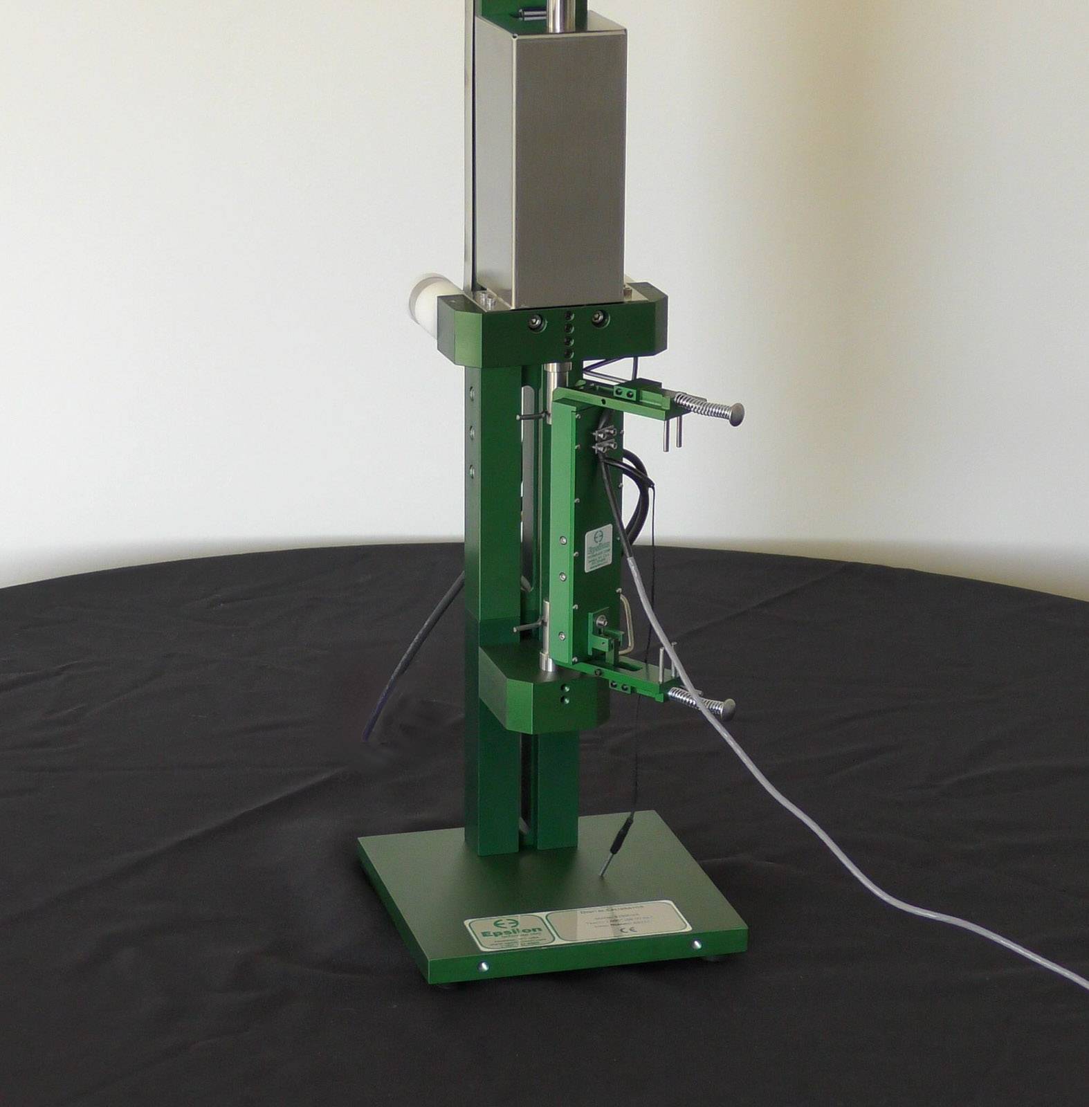 Very High Resolution Digital Electronic Calibrators Model 3590VHR