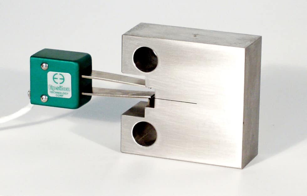 Fracture Mechanics ClipOn Gages Model 3541