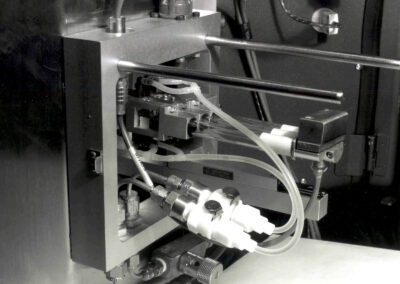 high_temperature_3_point_bend_test_deflectometer_mounted_to_controlled_atmosphere_furnace-Epsilon_Technology